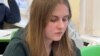 "Конечно, было трудно". Как украинские школьники учатся в школах Латвии на латышском 